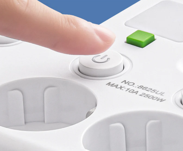 Adaptateur Prise EU 4-en-1 avec Interrupteurs Indépendants & Veilleuse Intégrée